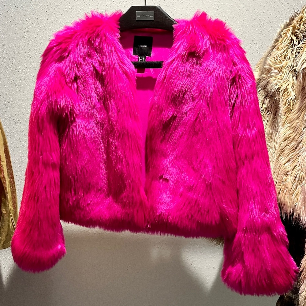 🤗SO FLUFFY pink🤗Forever 21🤗Size S🤗 Worn once🙃 Preloved by me!🤗CUTE🥰 - Picture 1 of 13